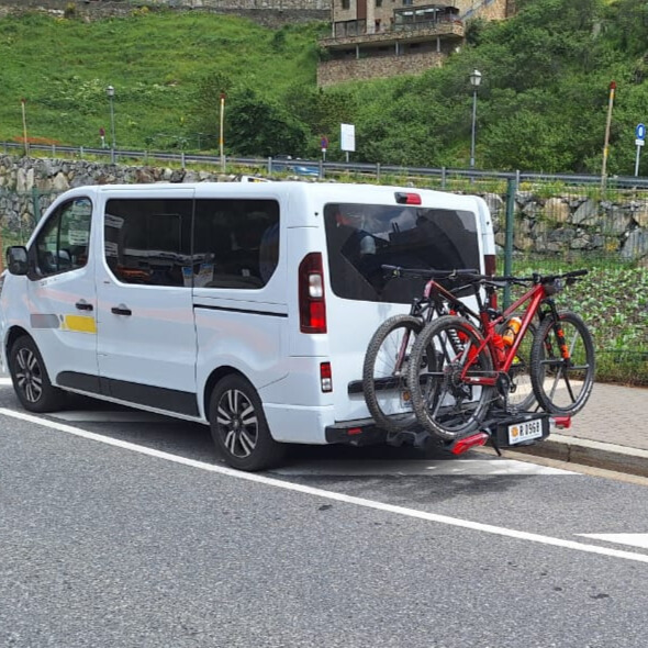 Taxi a Andorra - Furgoneta blanca